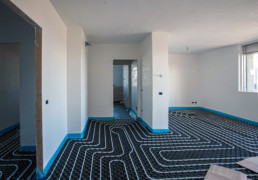Wohnung ohne Boden, zu sehen: die Fußbodenheizung
